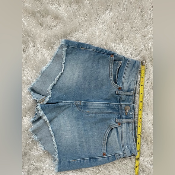 High waisted Booty Light-Wash Denim Shorts - Picture 3 of 5